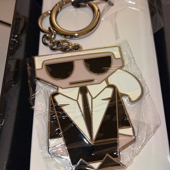 Karl Lagerfeld -Crossbody Bag & Keychain Gift Set - Picture 4 of 4